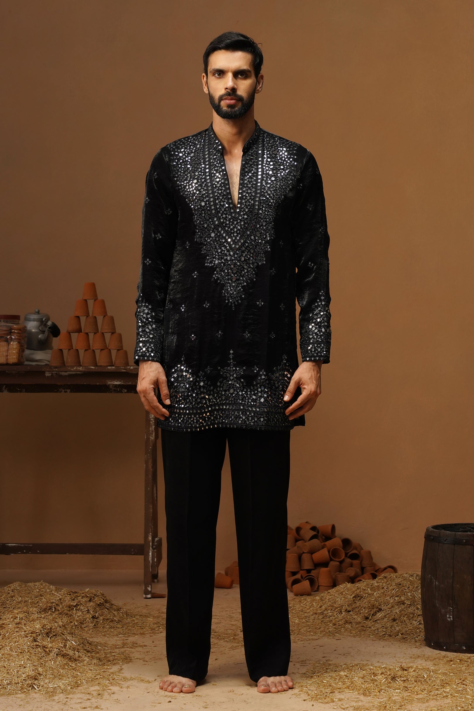 ARYA BLACK V NECK SHORT KURTA SET
