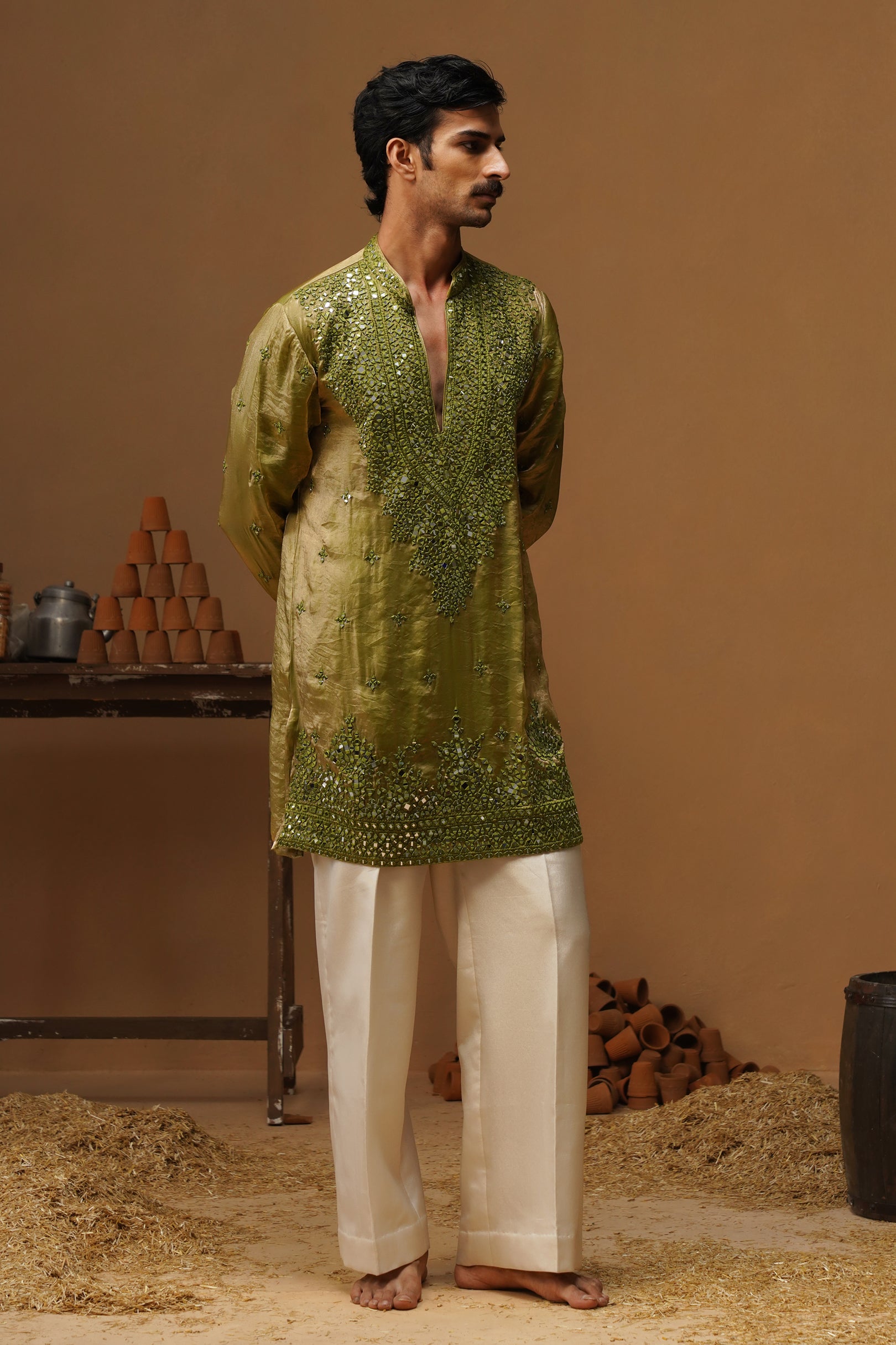 ARYA MEHNDI V NECK SHORT KURTA SET