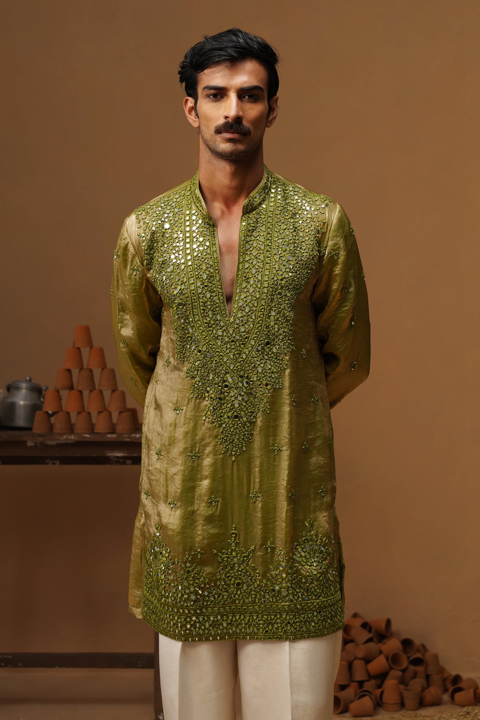 ARYA MEHNDI V NECK SHORT KURTA SET