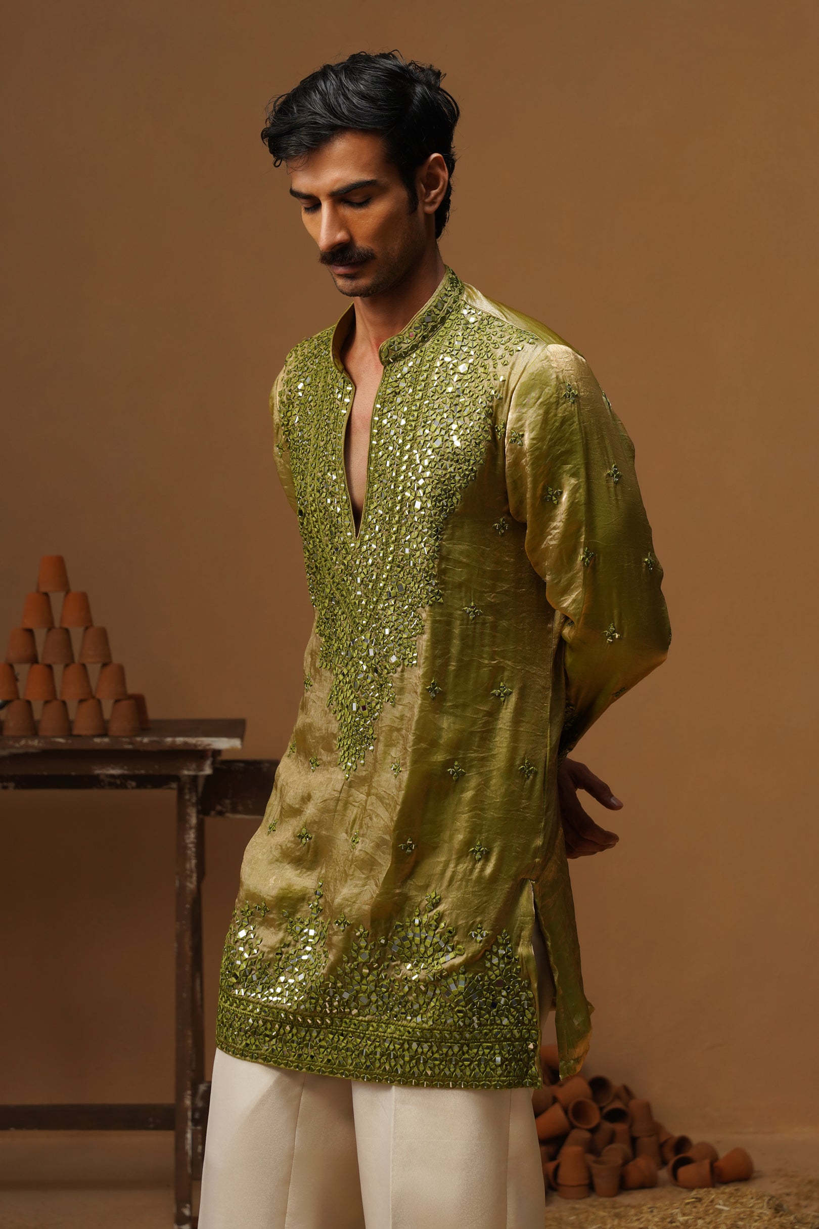 ARYA MEHNDI V NECK SHORT KURTA SET