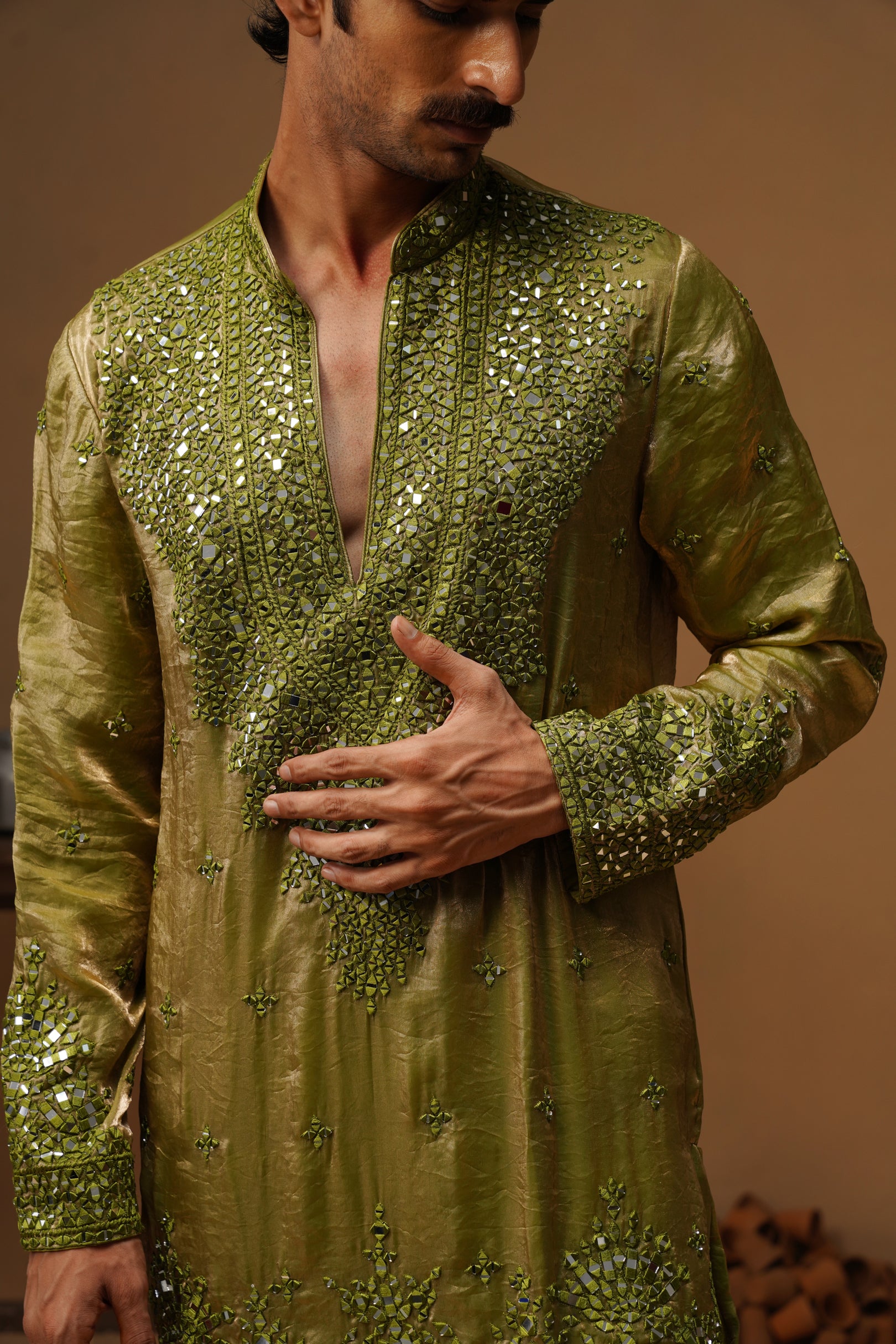 ARYA MEHNDI V NECK SHORT KURTA SET