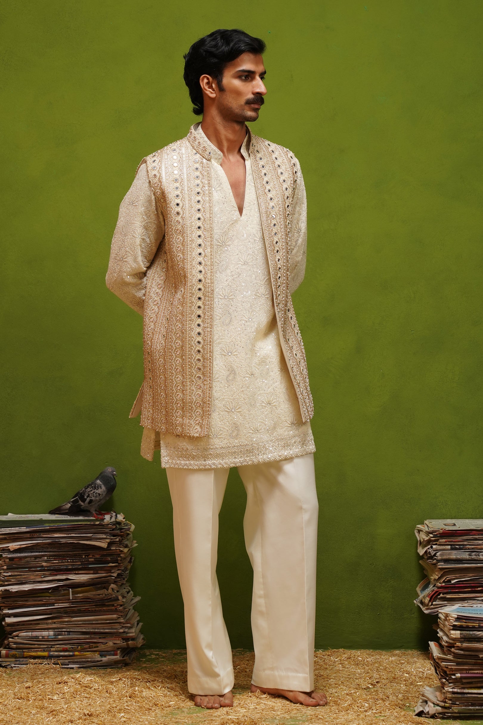 AAINA GOLD V NECKSHORT KURTA JACKET SET