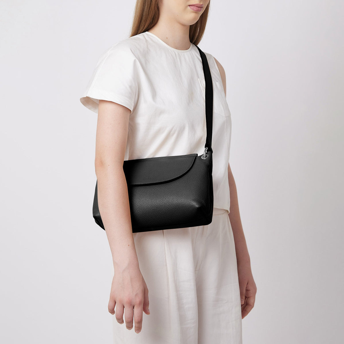 JUDITH SATCHEL MEDIUM PEBBLE