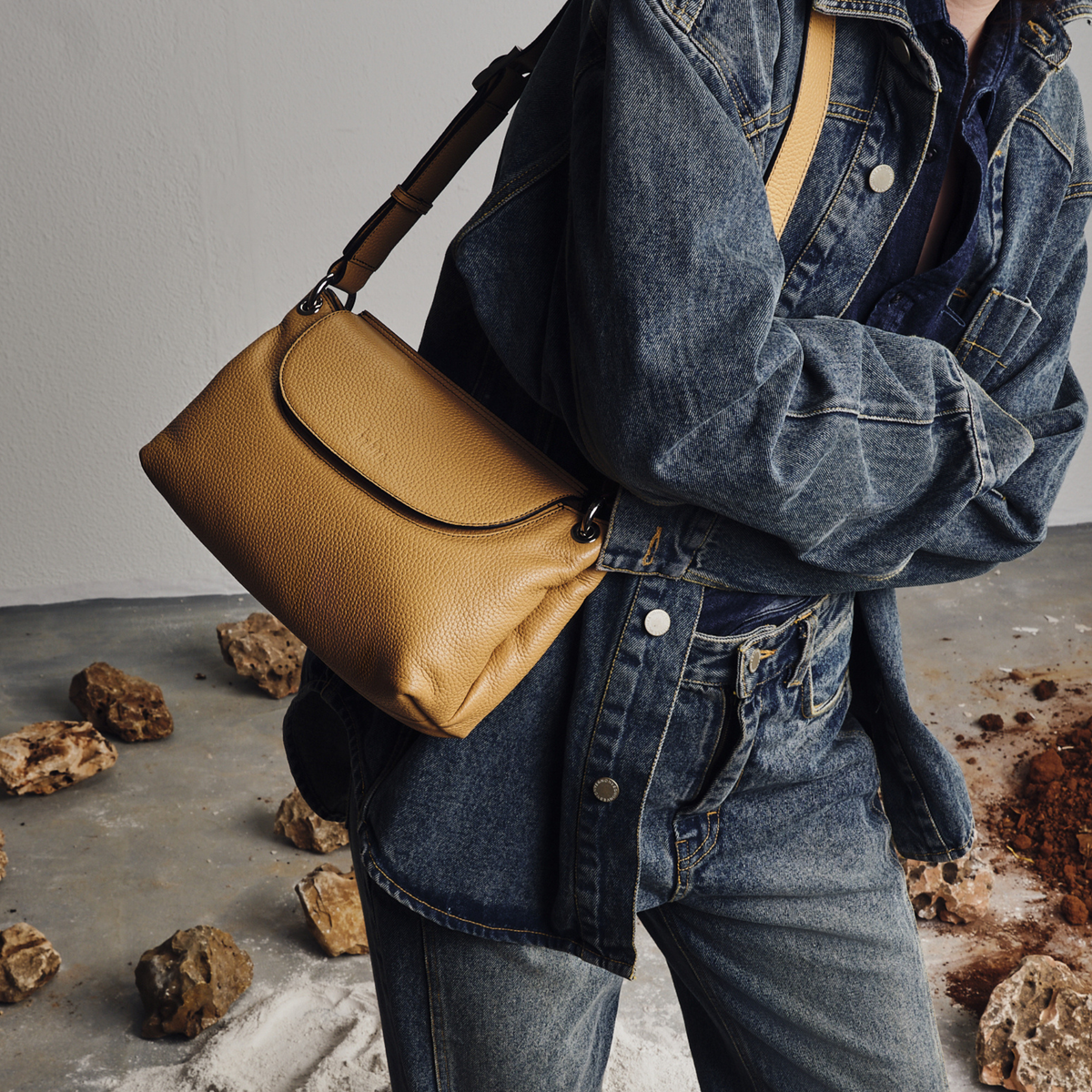 JUDITH SATCHEL MEDIUM PEBBLE