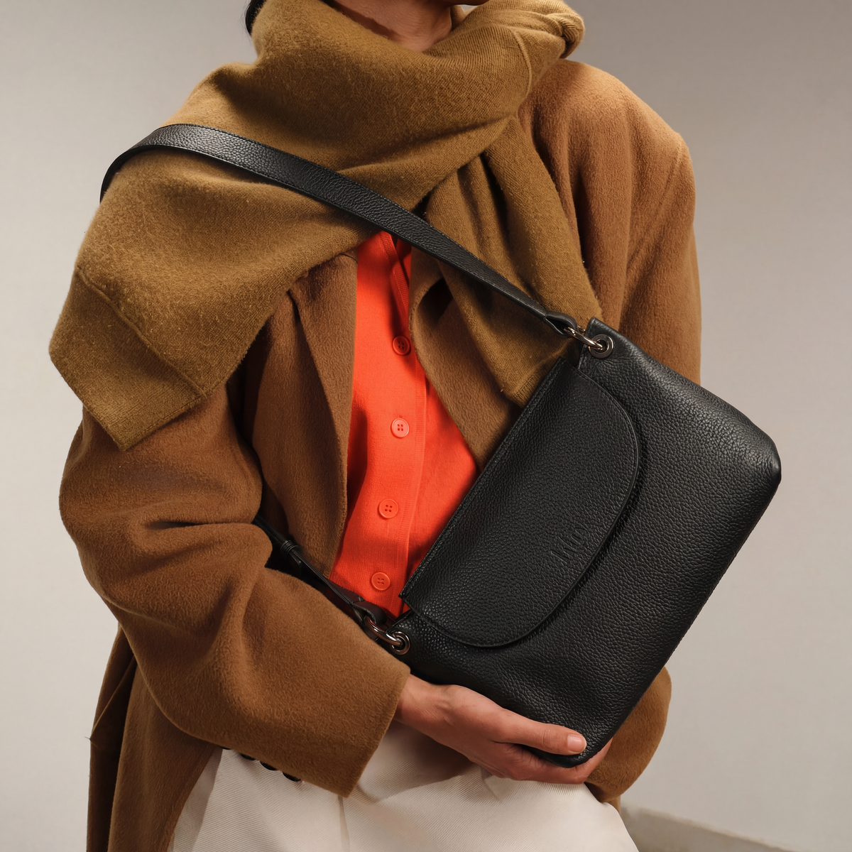 JUDITH SATCHEL MEDIUM PEBBLE