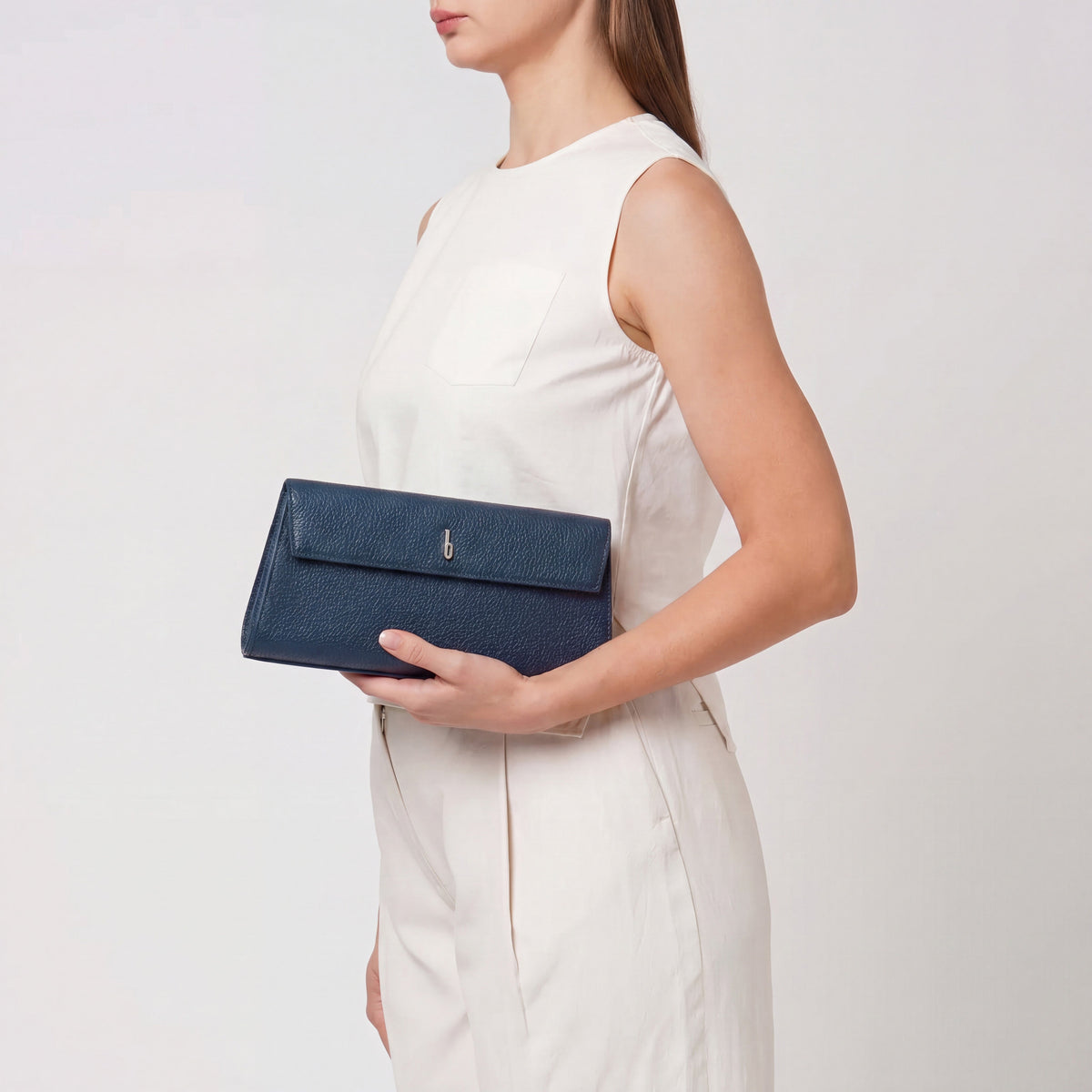 MEERA CLUTCH