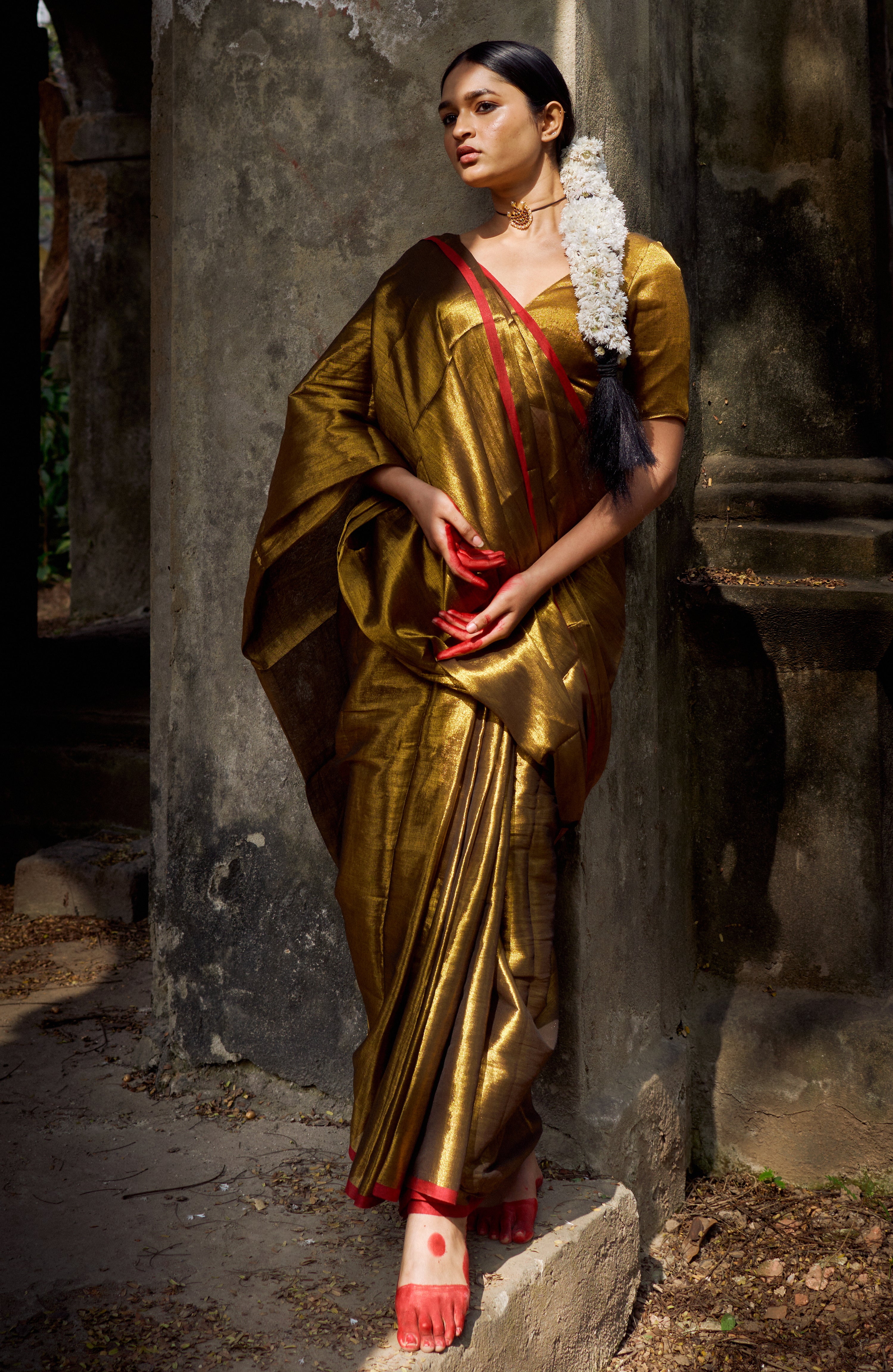 gold-metallic-saree-online golden-metallic-saree-online Mayura I Metallic Gold Handloom Tissue Saree Mayura I Metallic Gold Handloom Tissue Saree