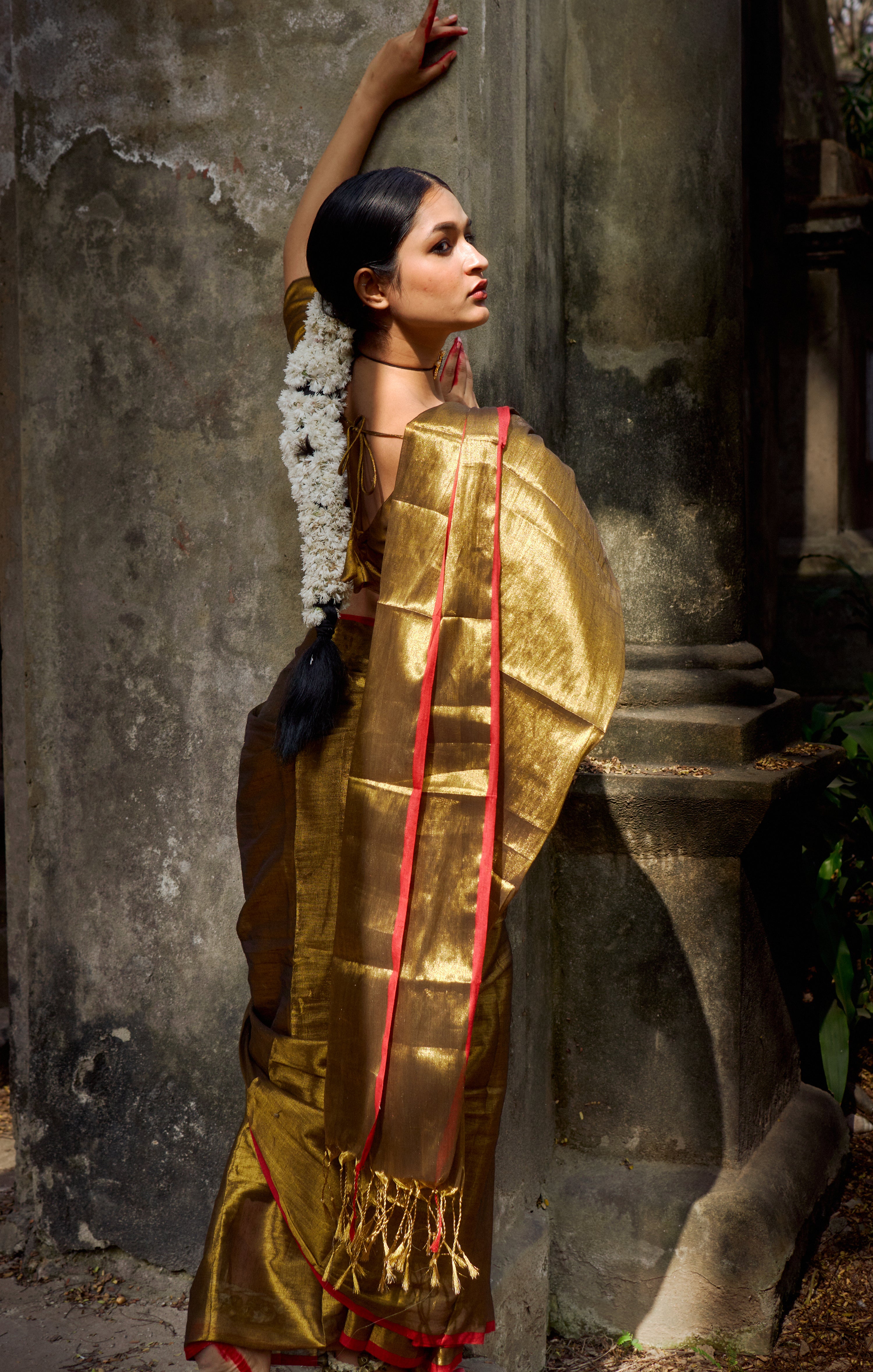 gold-metallic-saree-online golden-metallic-saree-online Mayura I Metallic Gold Handloom Tissue Saree Mayura I Metallic Gold Handloom Tissue Saree