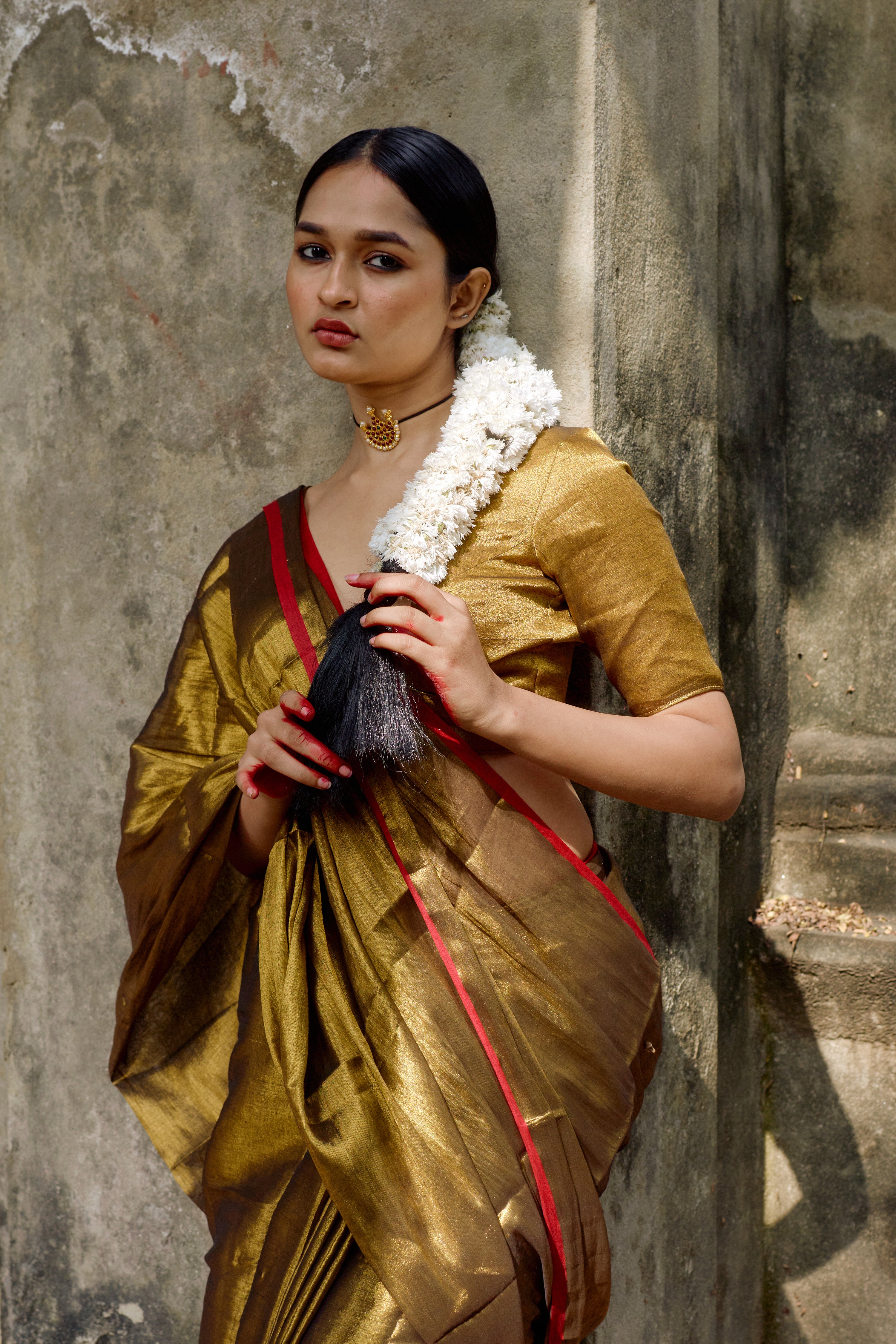 gold-metallic-saree-online golden-metallic-saree-online Mayura I Metallic Gold Handloom Tissue Saree Mayura I Metallic Gold Handloom Tissue Saree