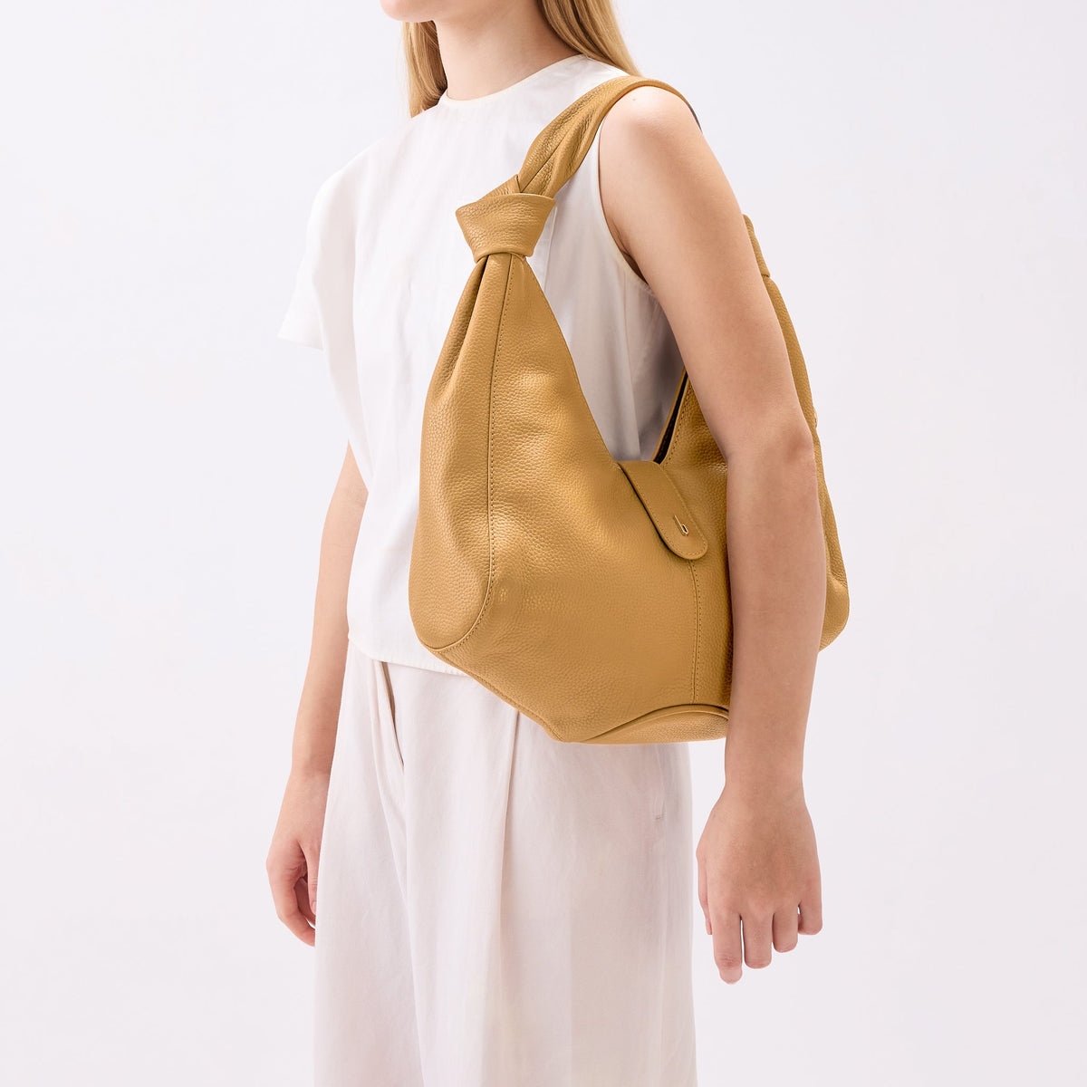 NELLI HOBO