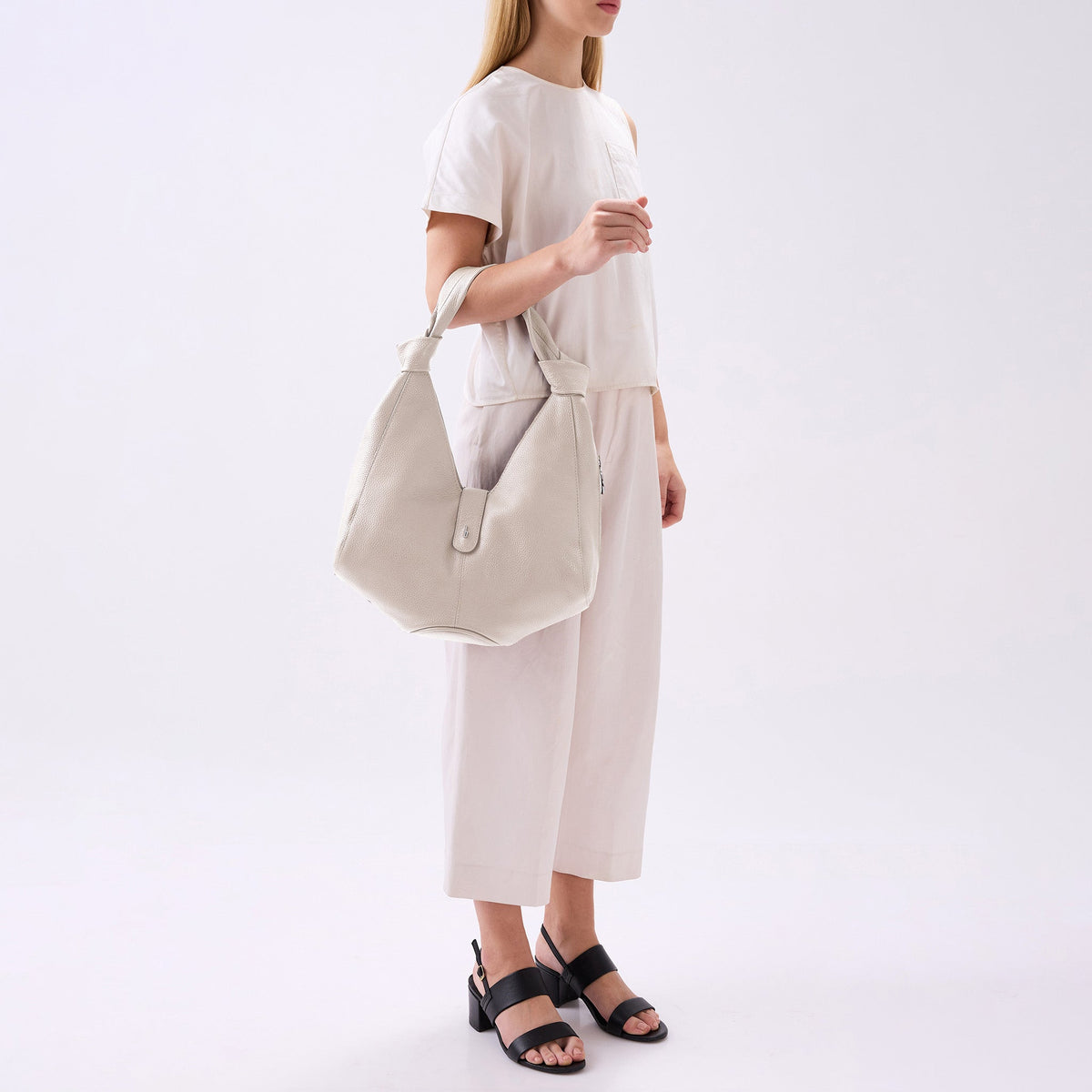 NELLI HOBO