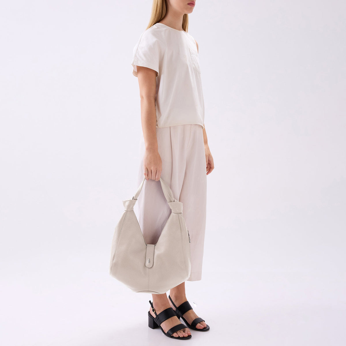 NELLI HOBO