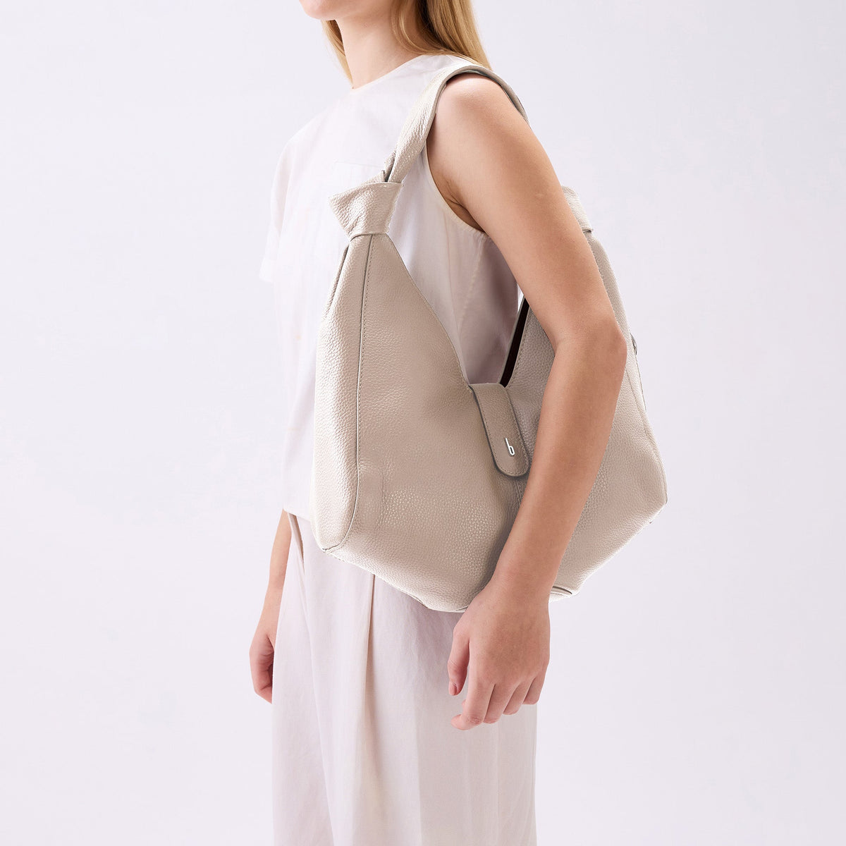 NELLI HOBO