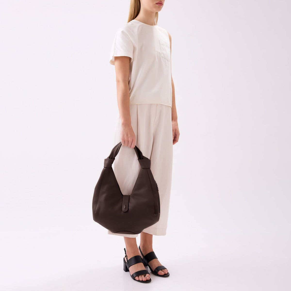 NELLI HOBO