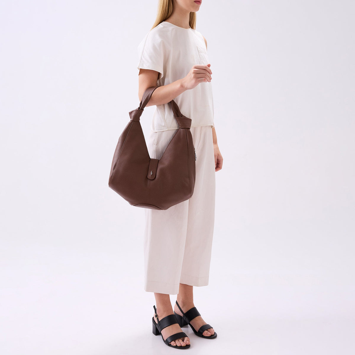 NELLI HOBO