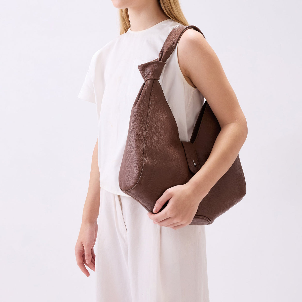 NELLI HOBO