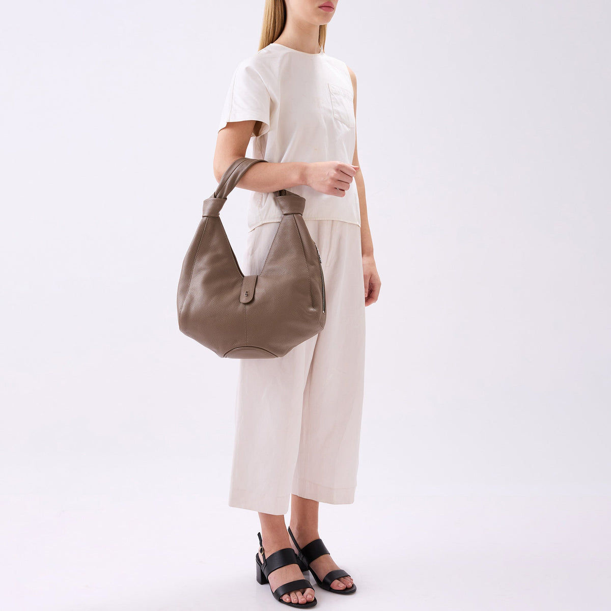 NELLI HOBO