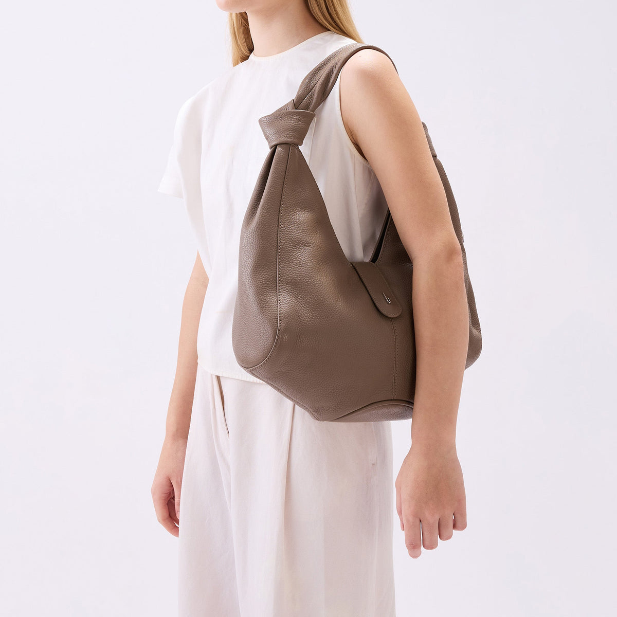 NELLI HOBO