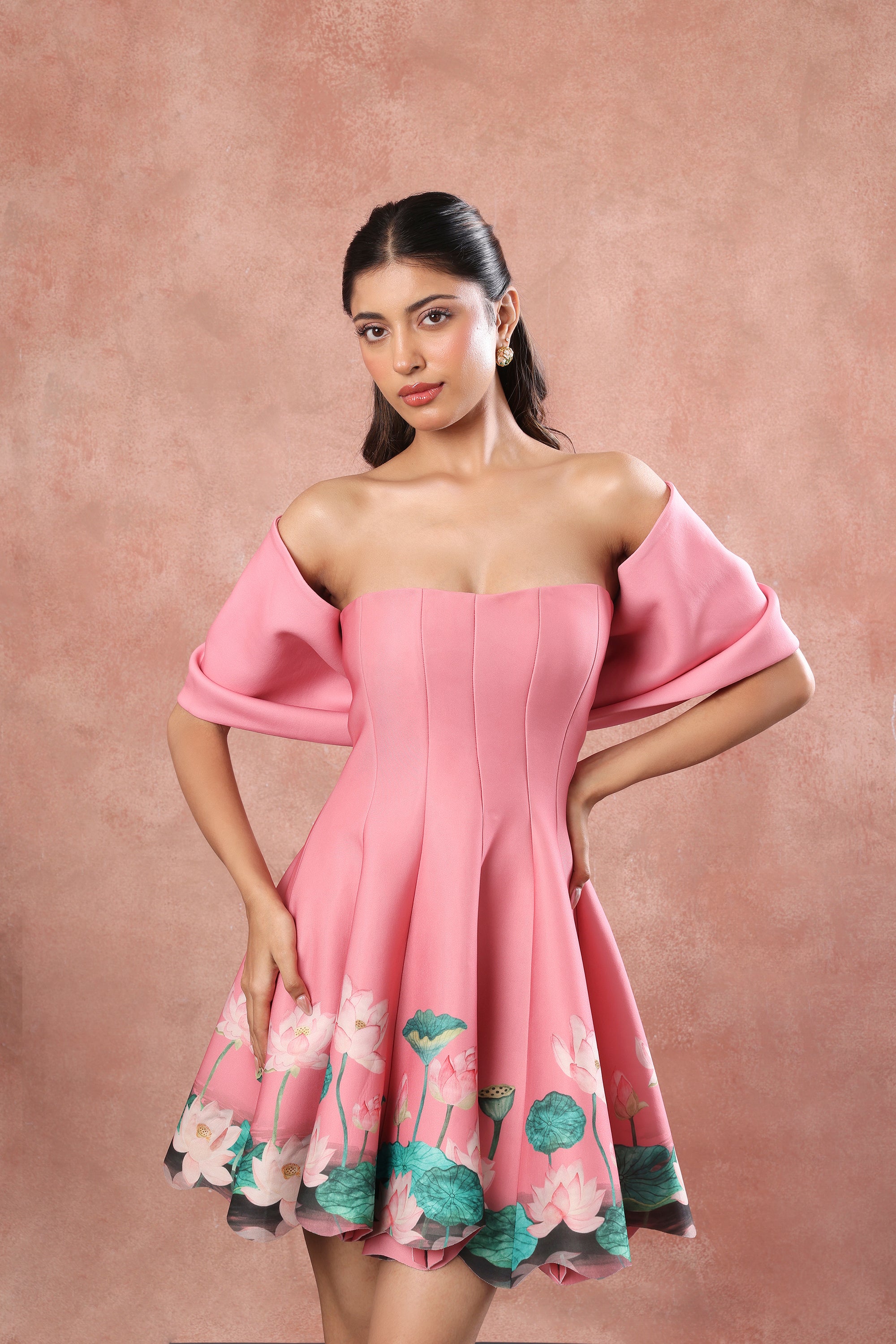 SHORT PANEL PRINTED DRESS WITH BOW WRAP