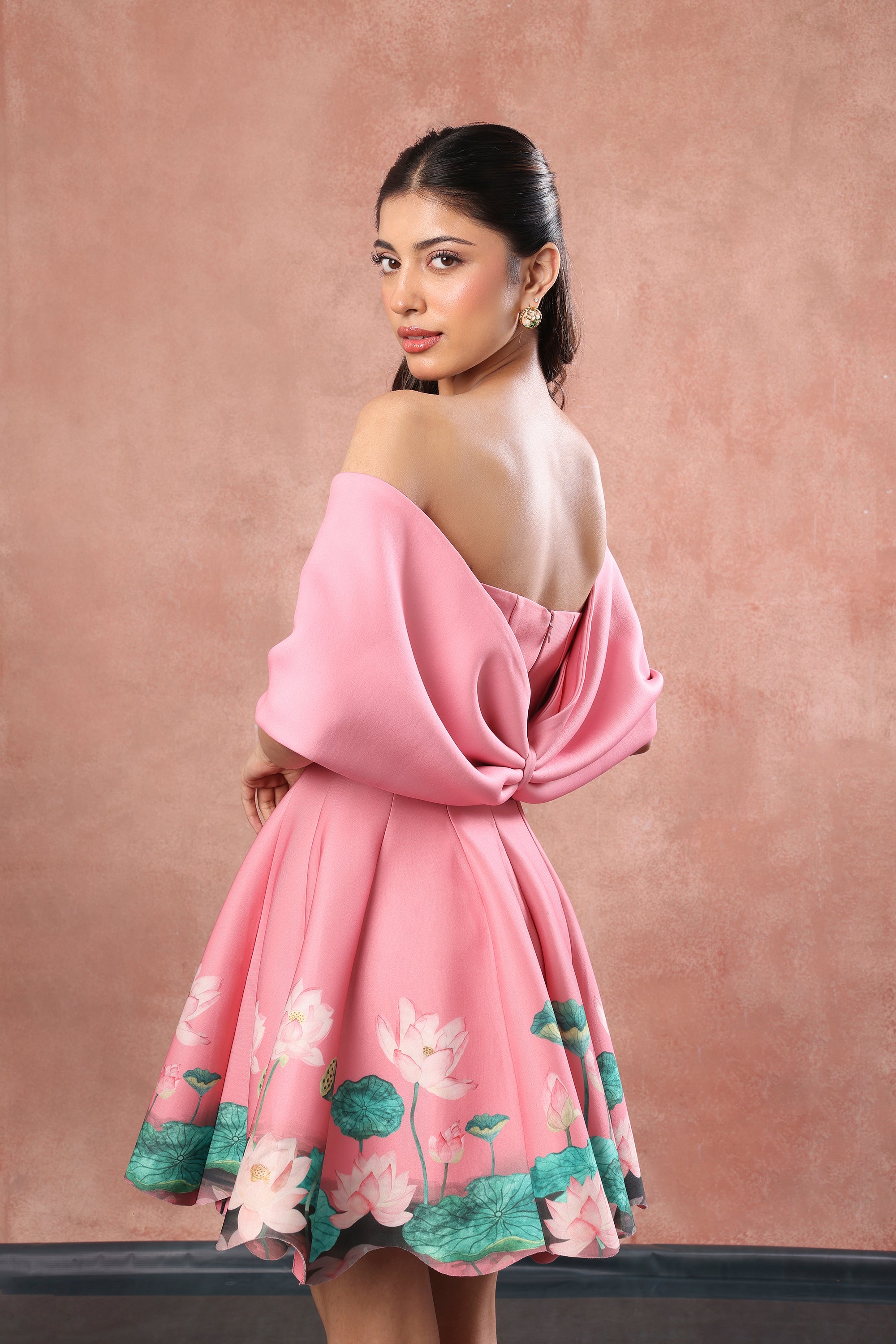 SHORT PANEL PRINTED DRESS WITH BOW WRAP