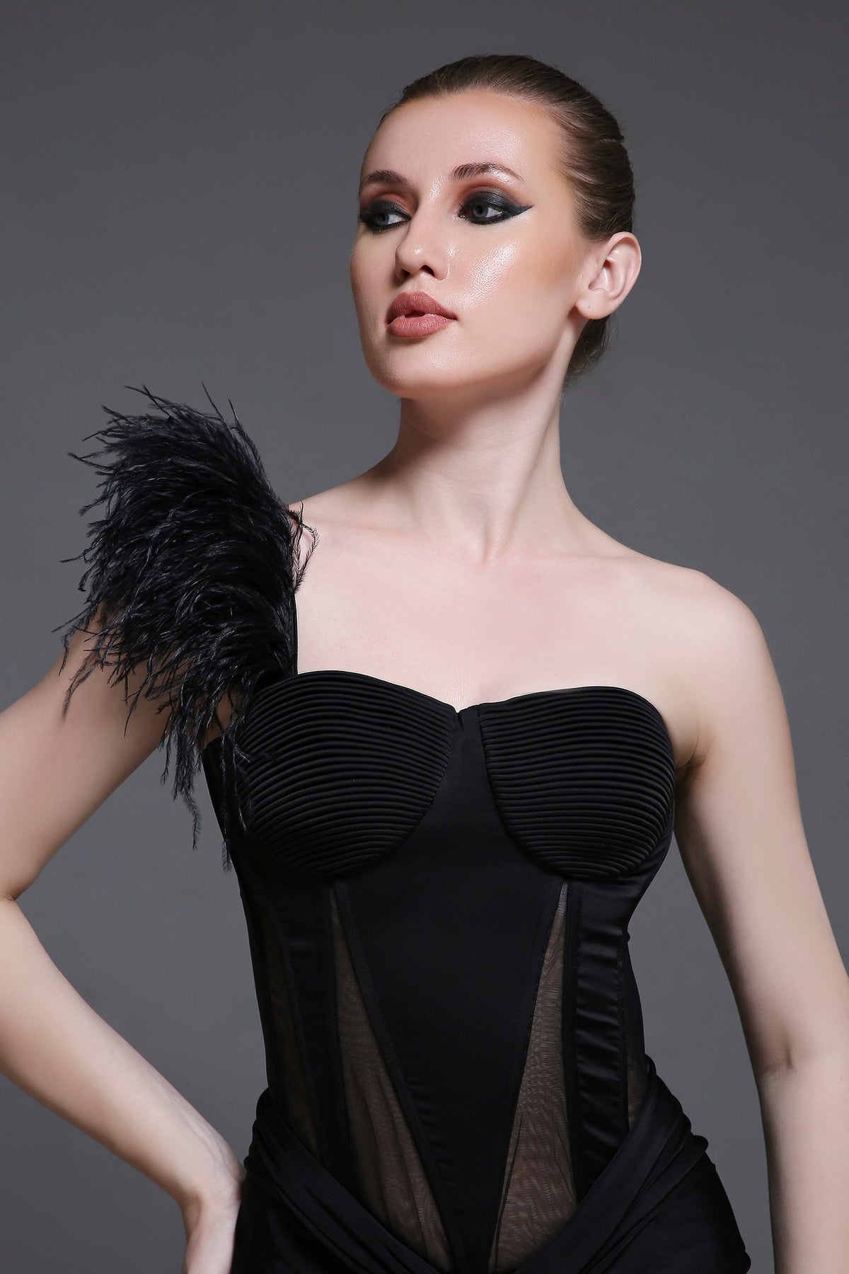 Noir Georgia Set of Corset + Skirt + Feather Strap