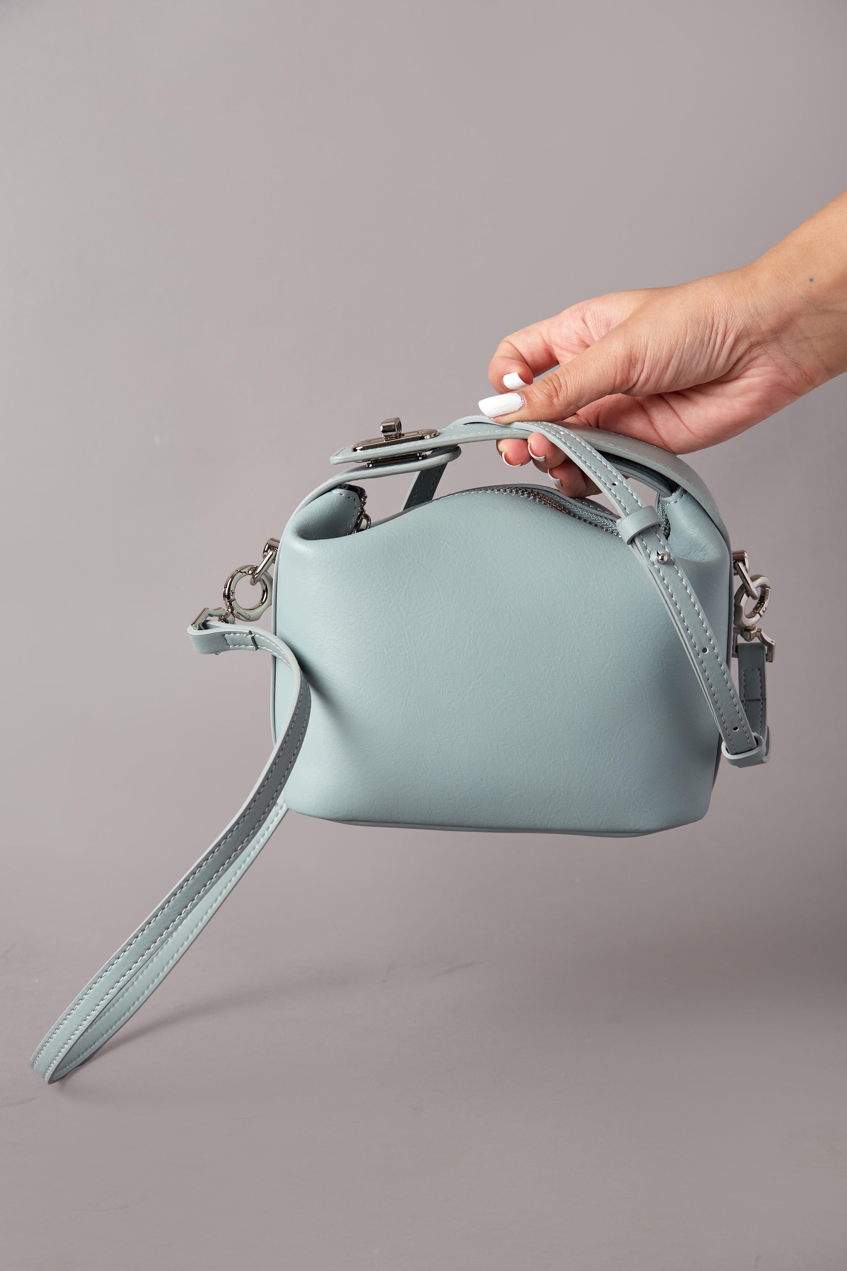 Liora- ladies leather handbag col.illusion blue