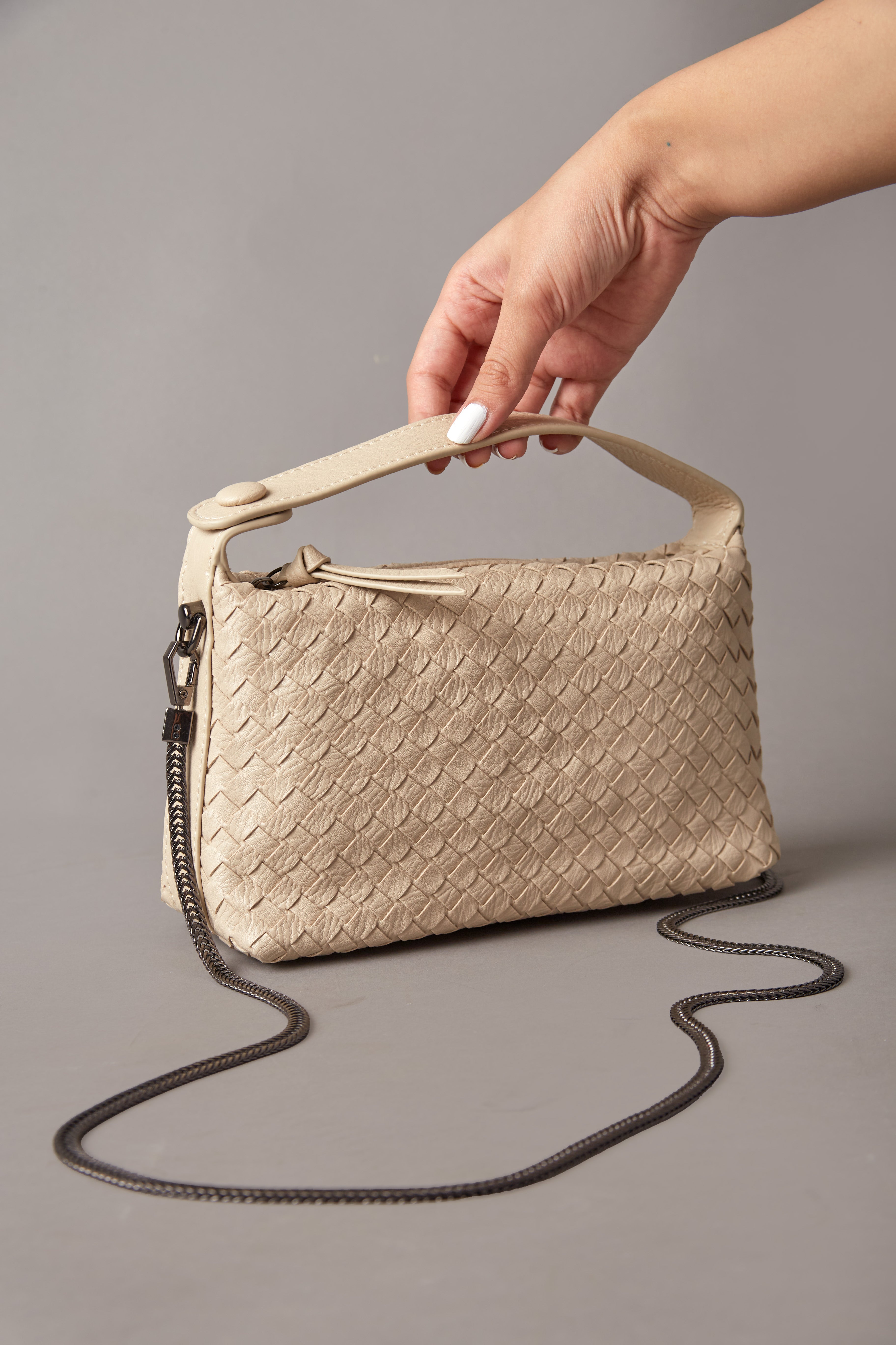 Fero- woven ladies handbag col.pearl white