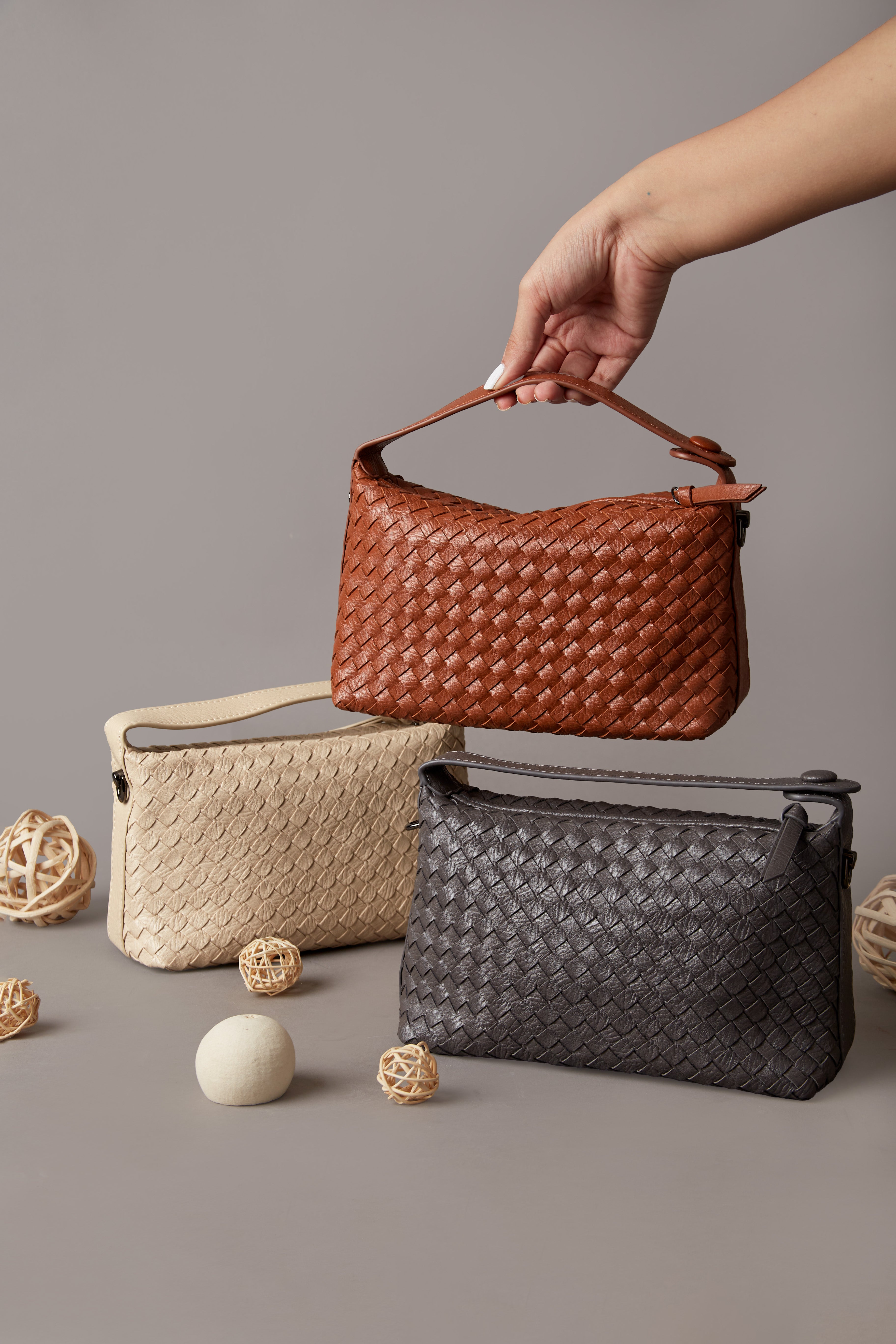 Fero- woven ladies handbag col.dark Grey