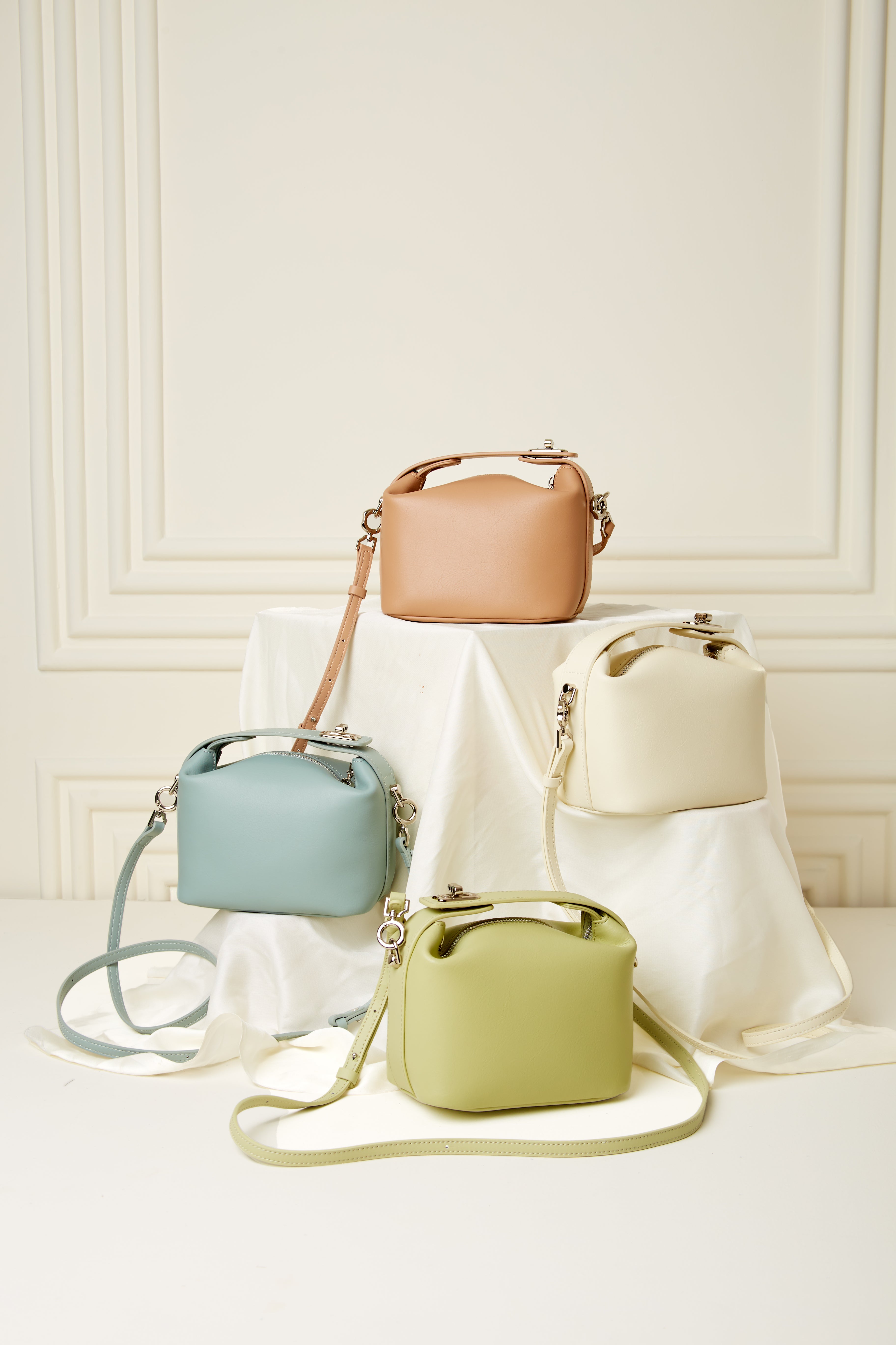 Liora- ladies leather handbag col.smoke powder