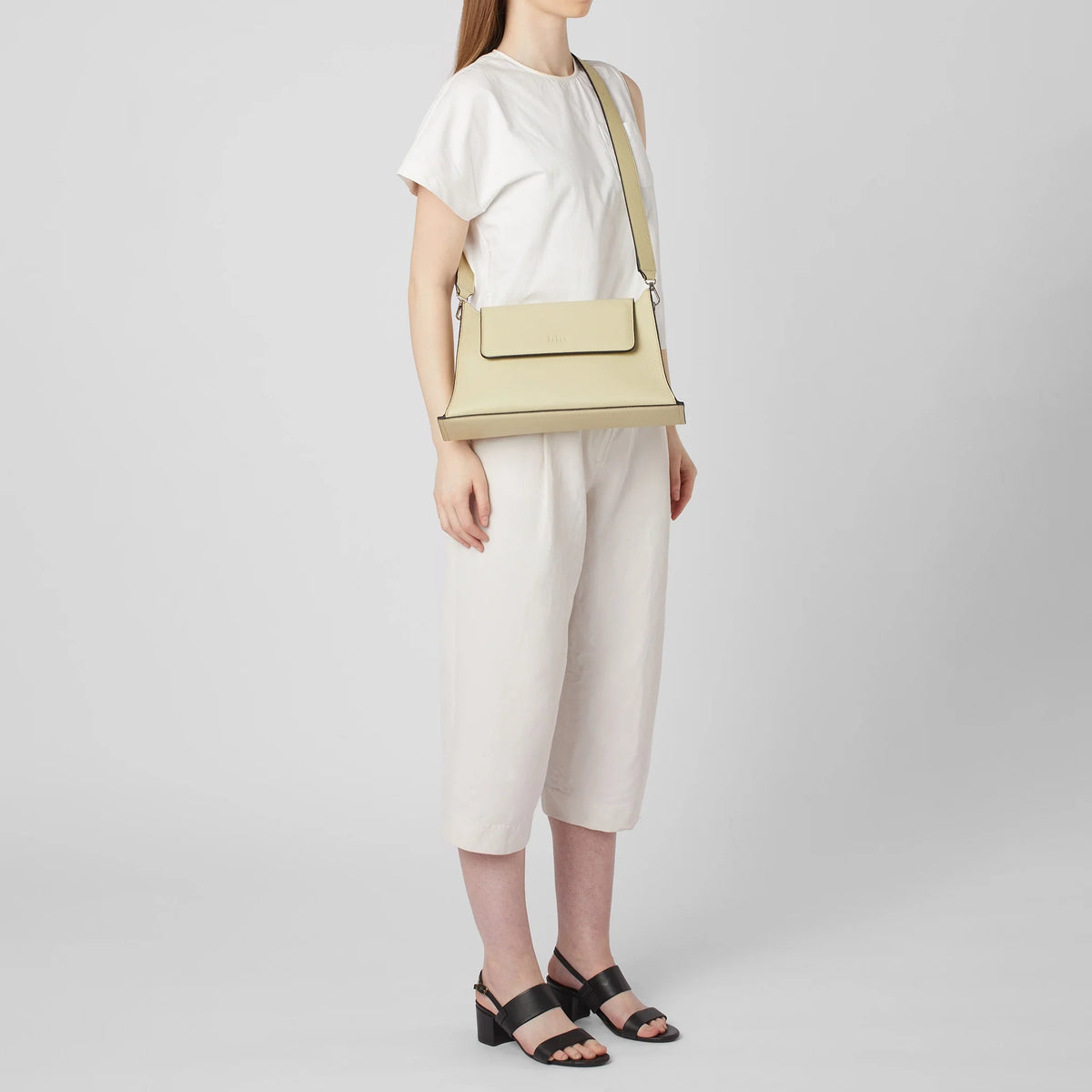 WINNIE SHOULDER BAG PEBBLE