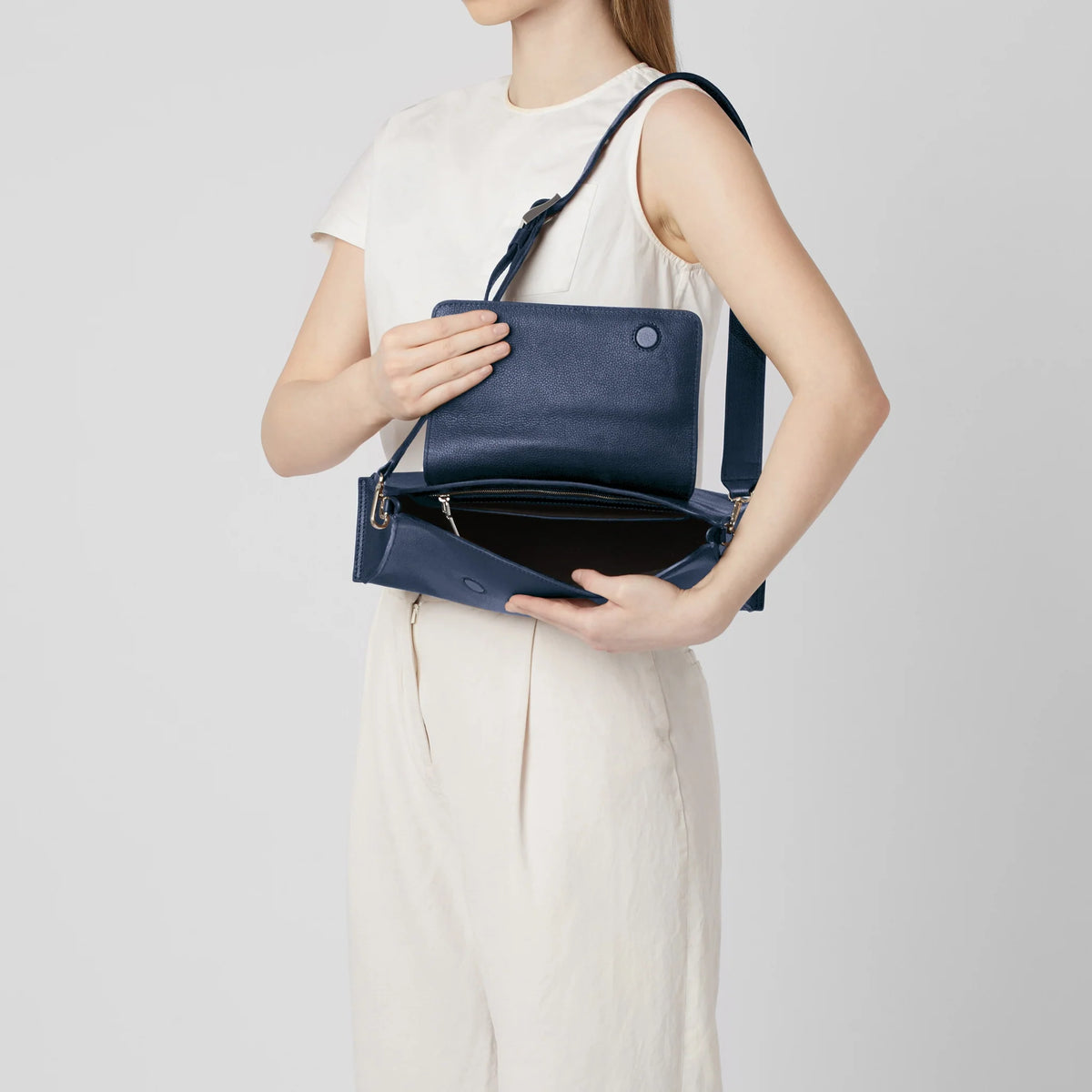 WINNIE SHOULDER BAG PEBBLE