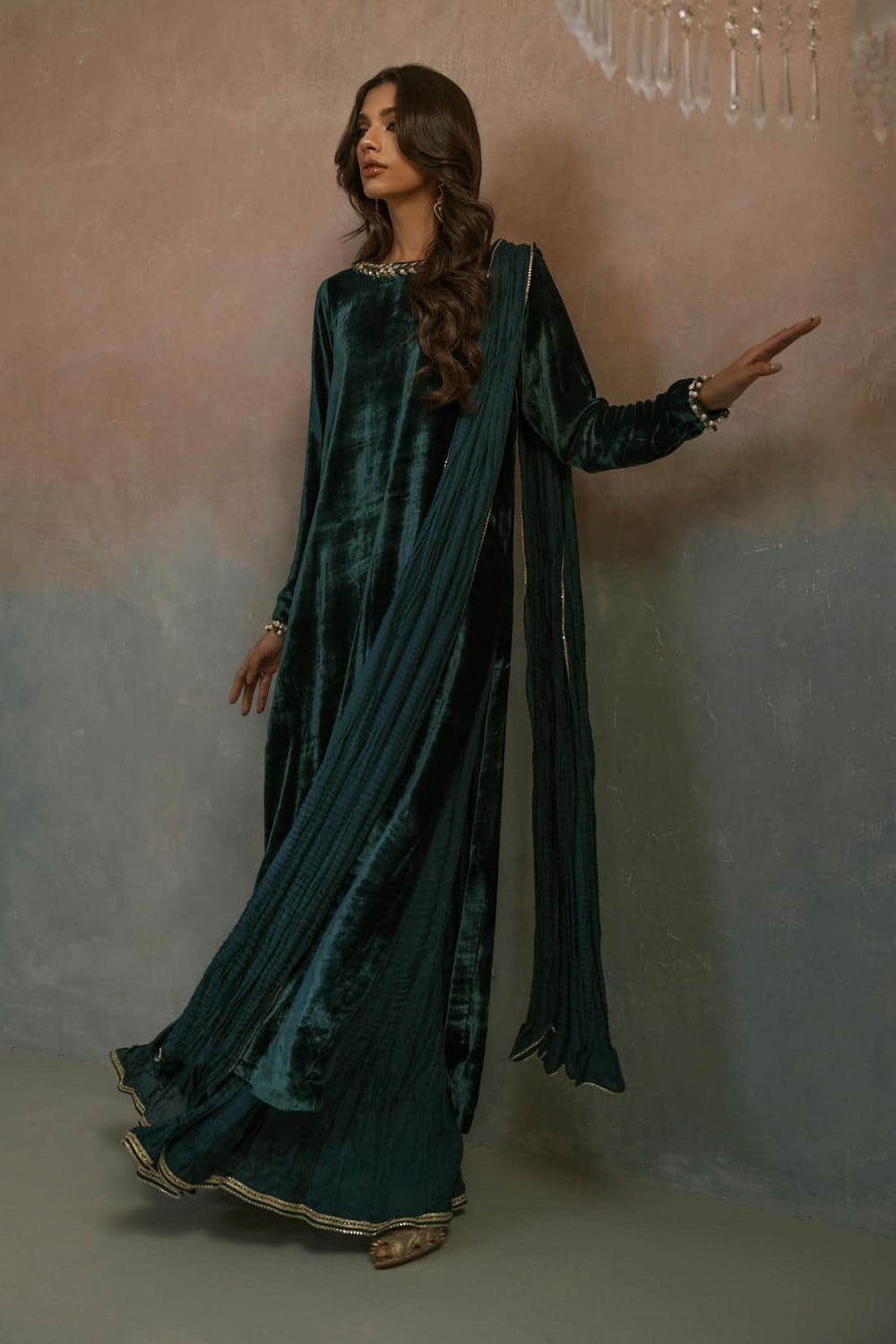 Evara Flow Velvet Suit Set