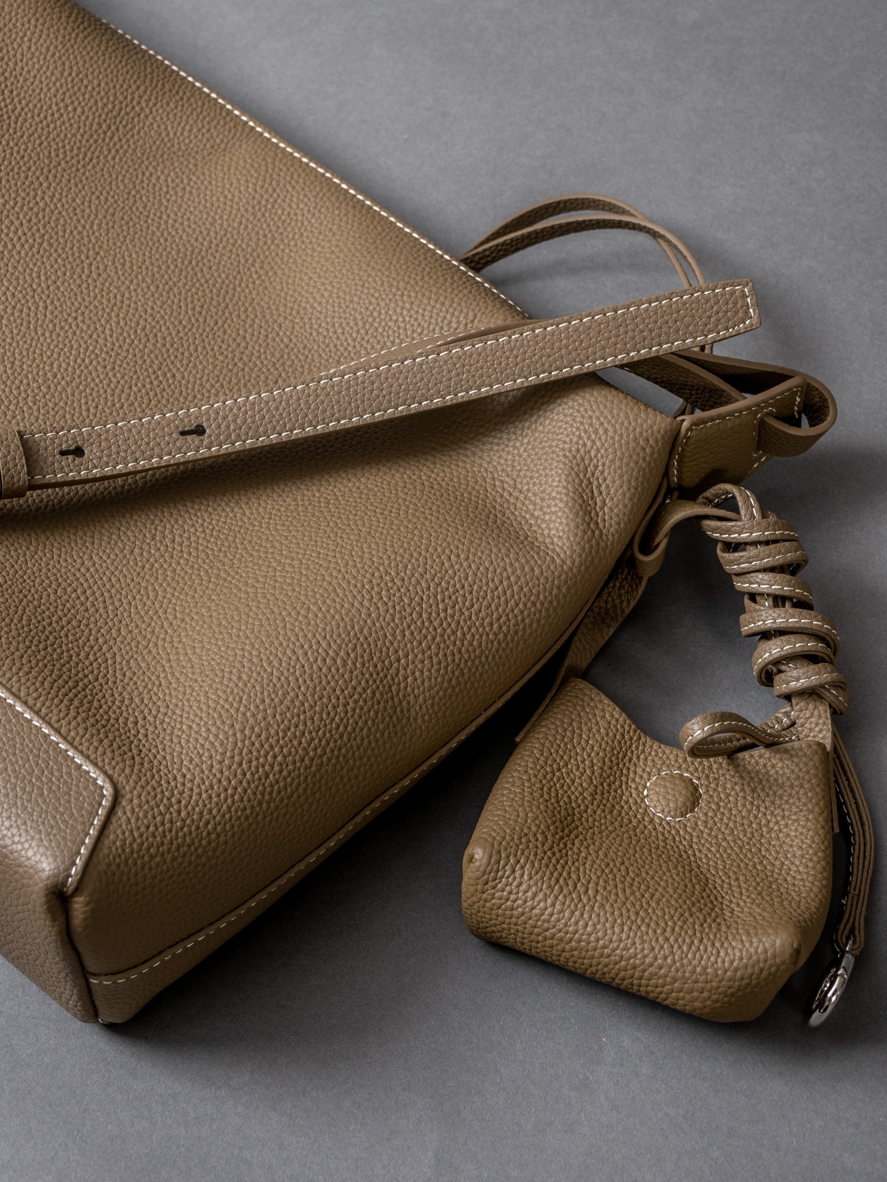 Lusso- Ladies leather satchel Bag, col. Taupe