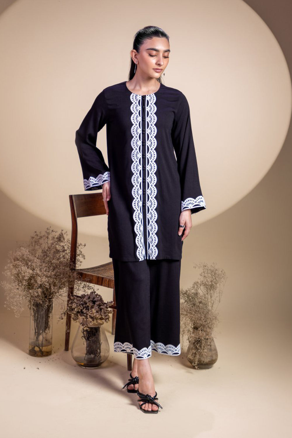 Black Scallop Embroidered Kurta Set