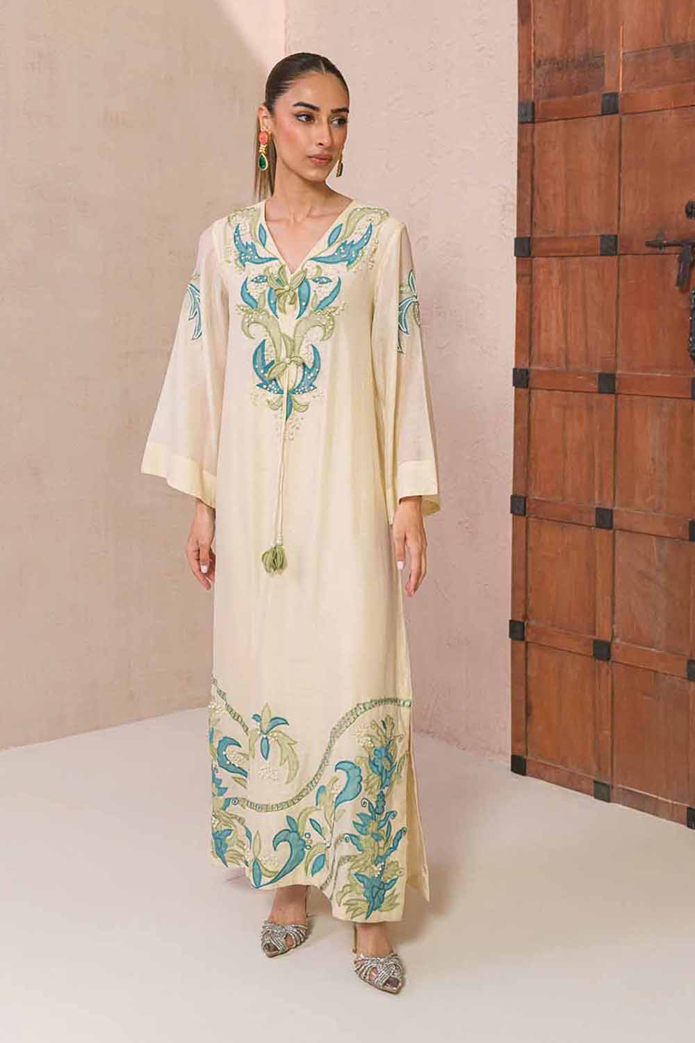 Women Offwhite Embroidered Kaftaan Kurta
