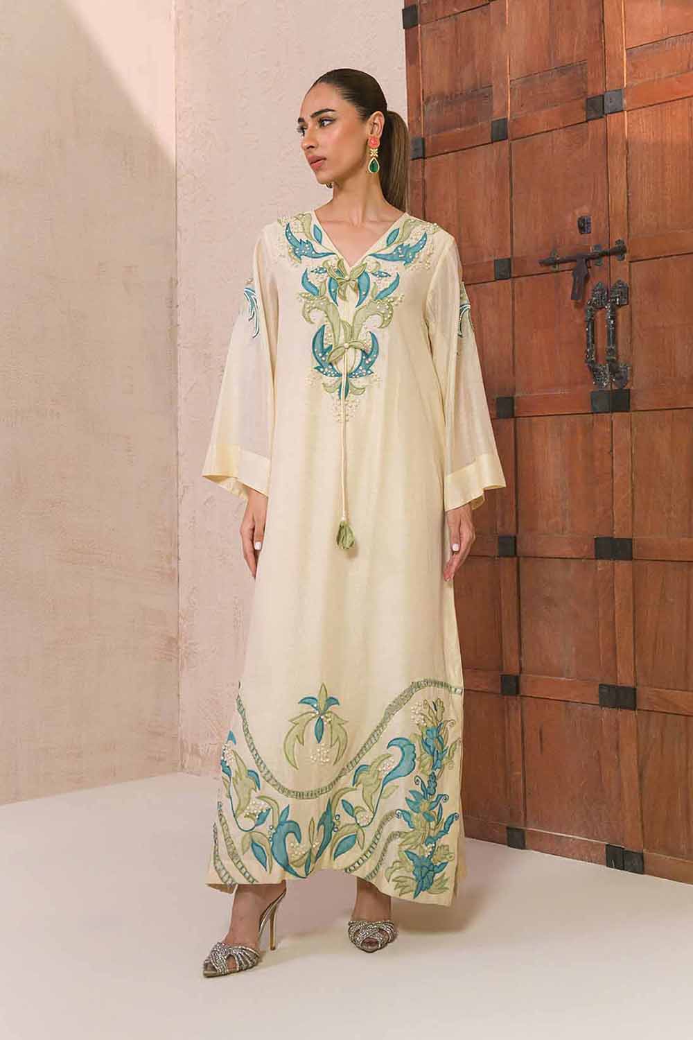 Women Offwhite Embroidered Kaftaan Kurta