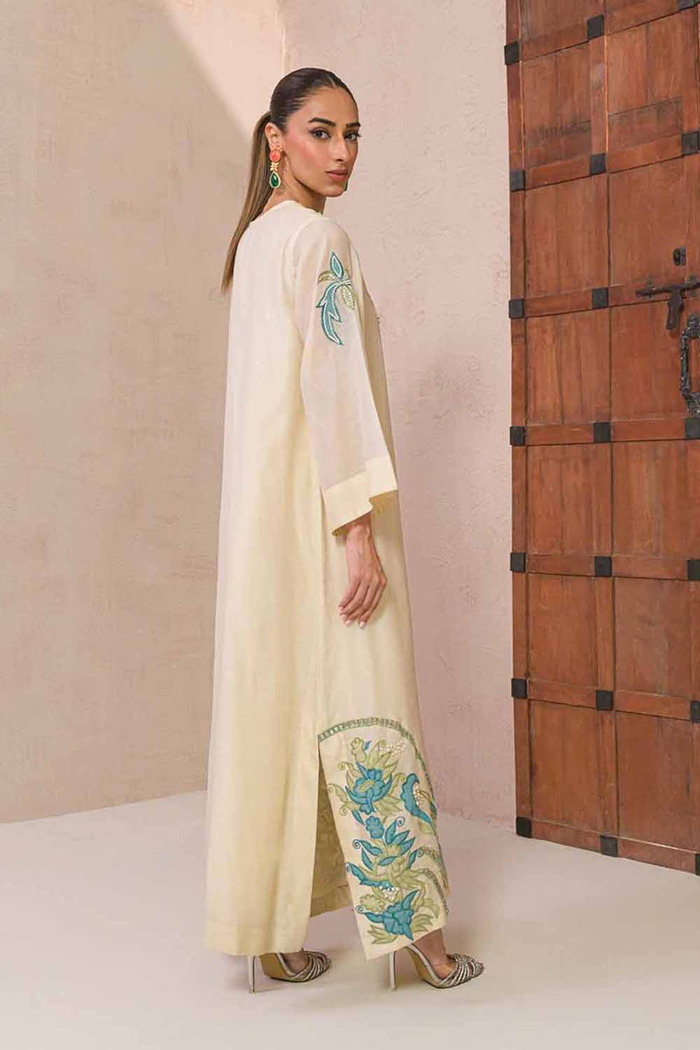 Women Offwhite Embroidered Kaftaan Kurta
