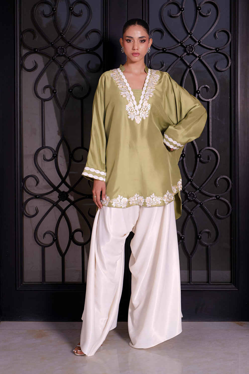 Women Olive Green Embroidered Kurta Set with Farshi Salwar