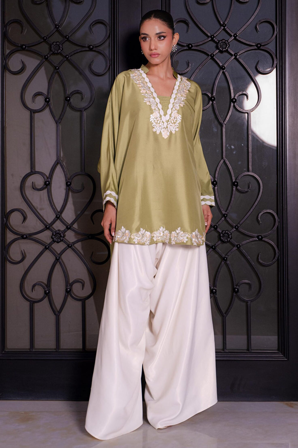 Women Olive Green Embroidered Kurta Set with Farshi Salwar