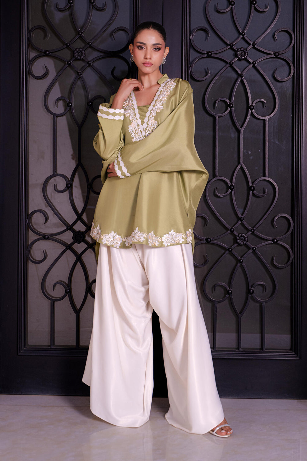 Women Olive Green Embroidered Kurta Set with Farshi Salwar