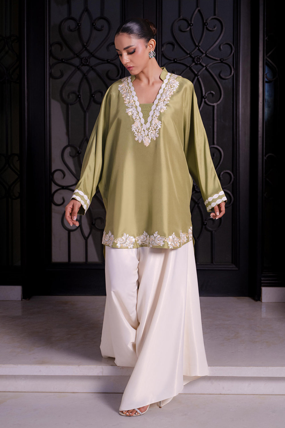 Women Olive Green Embroidered Kurta Set with Farshi Salwar