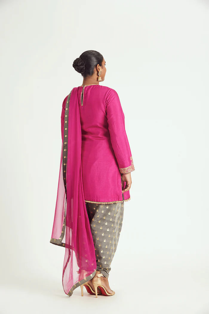 FUSCHIA GEORGETTE KURTA WITH GREY BENARSI SALWAR AND CHIFFON DUPATTA