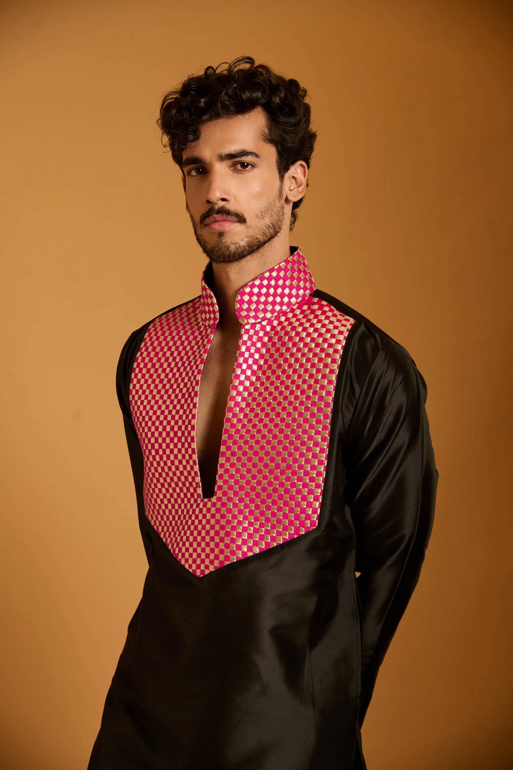 Trifecta black-fuchsia intreciatto bib kurta