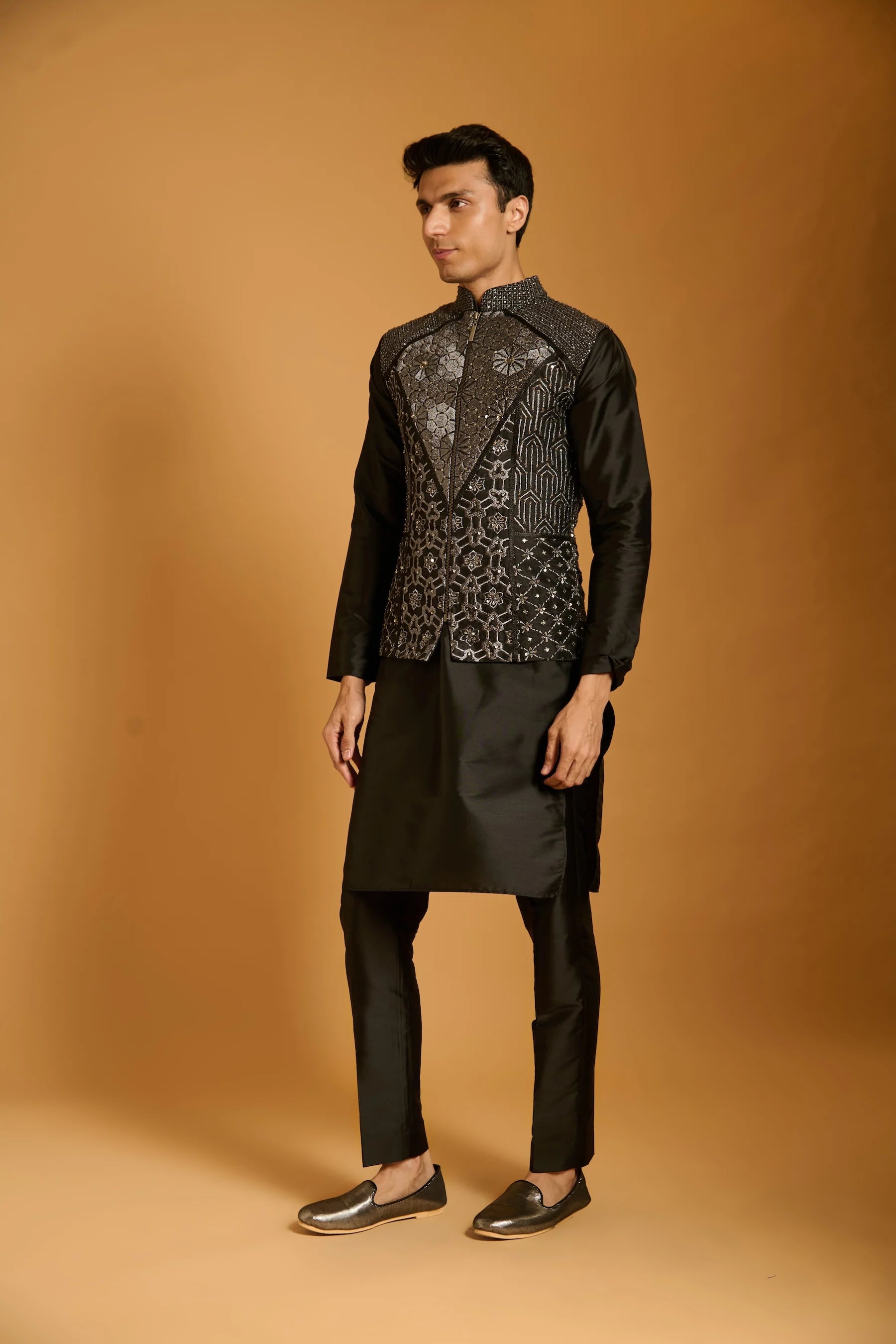 Trifecta black crystal bandi